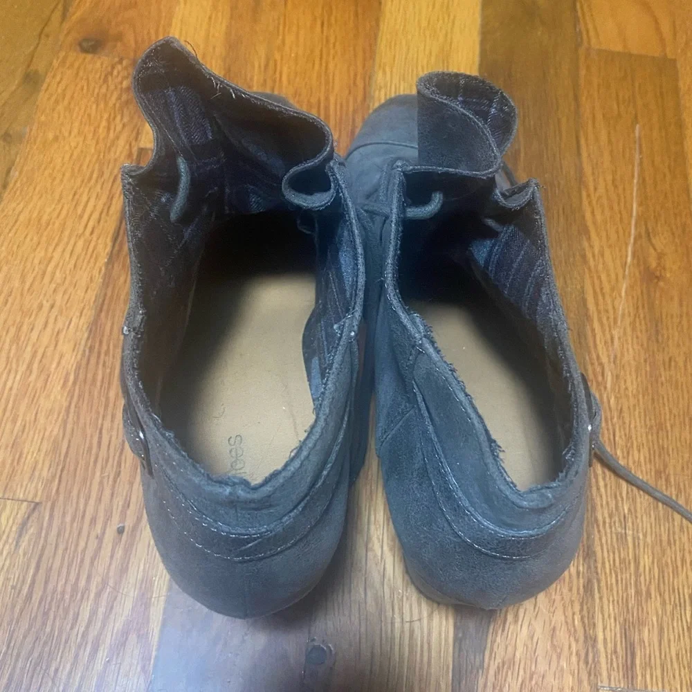 Maurices Women's 9.5 9 1/2  Cheri Gray Faux Leather Wedge Ankle Booties Lace Up